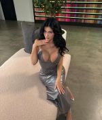 Access_Kardashian_12~6.jpg