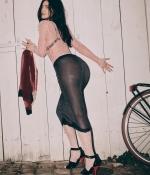 Access_Kardashian_12~9.jpg