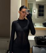 Access_Kardashian_13~3.jpg