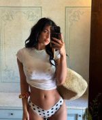 Access_Kardashian_13~5.jpg