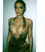 Access_Kardashian_1~0.jpg