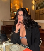 Access_Kardashian_2~27.jpg