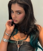 Access_Kardashian_32~1.jpg