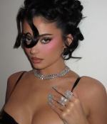 Access_Kardashian_42~2.jpg