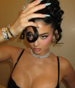 Access_Kardashian_52~0.jpg