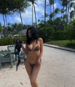Access_Kardashian_59~0.jpg