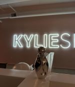 Access_Kardashian_5~4.jpg
