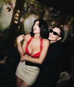 Access_Kardashian_5~9.jpg