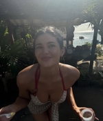 Access_Kardashian_65~0.jpg