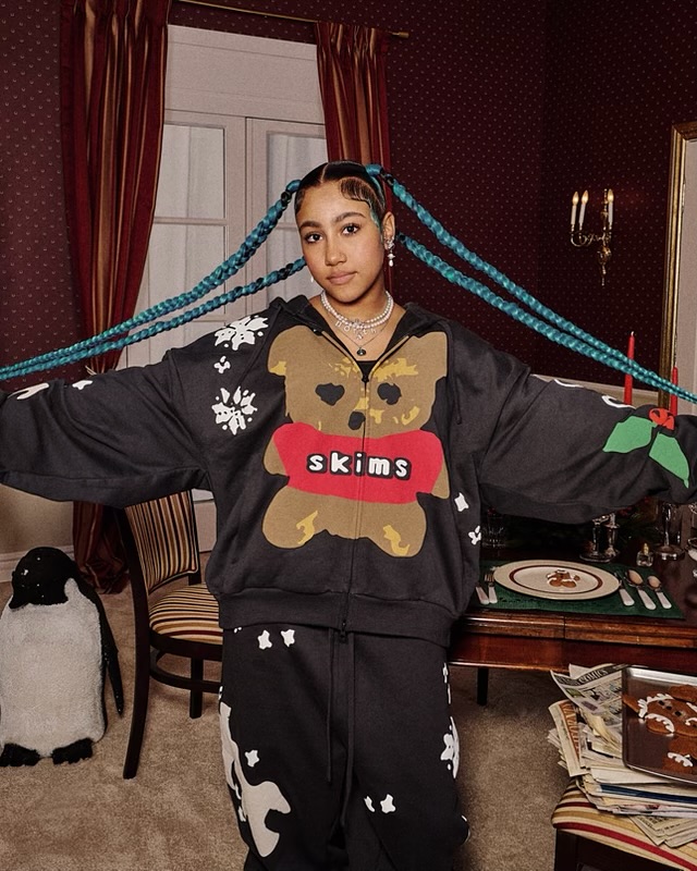Access_Kardashian_100~0.jpg