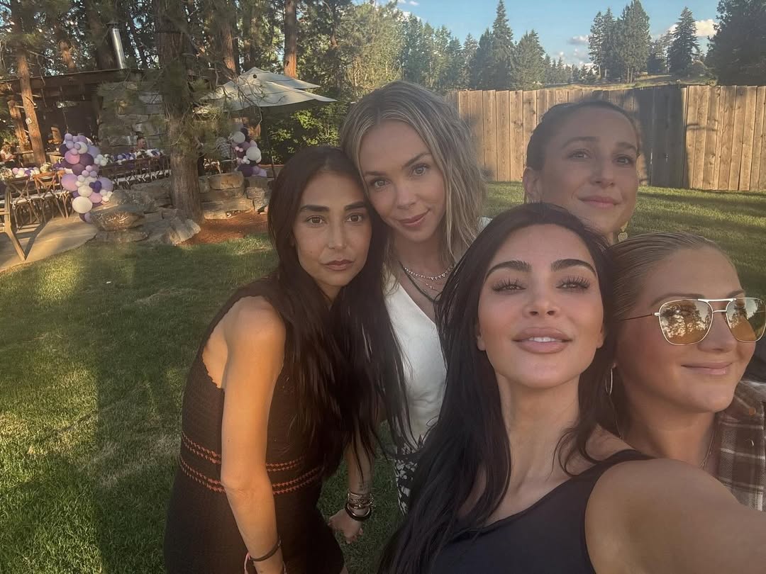 Access_Kardashian_10~20.jpg