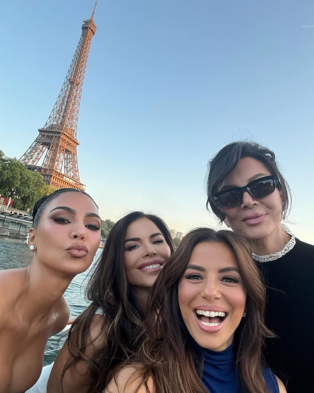 Access_Kardashian_11~13.jpg