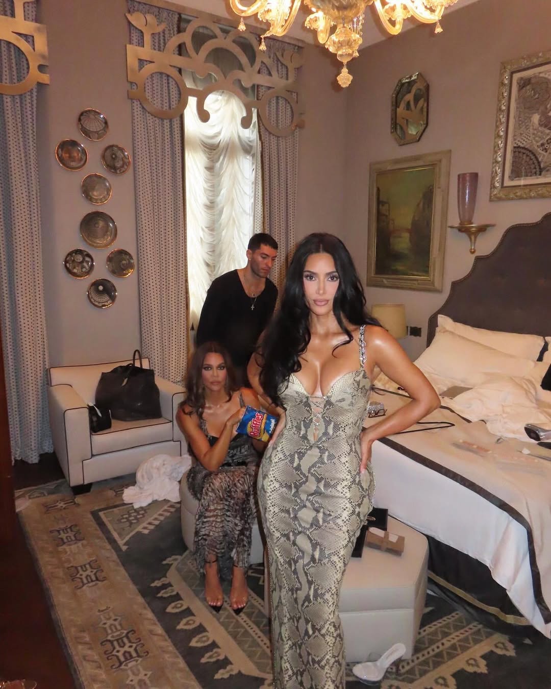 Access_Kardashian_11~19.jpg