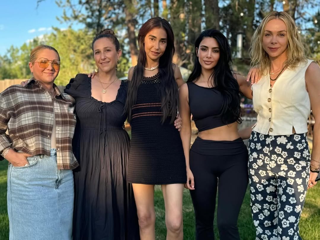 Access_Kardashian_11~22.jpg