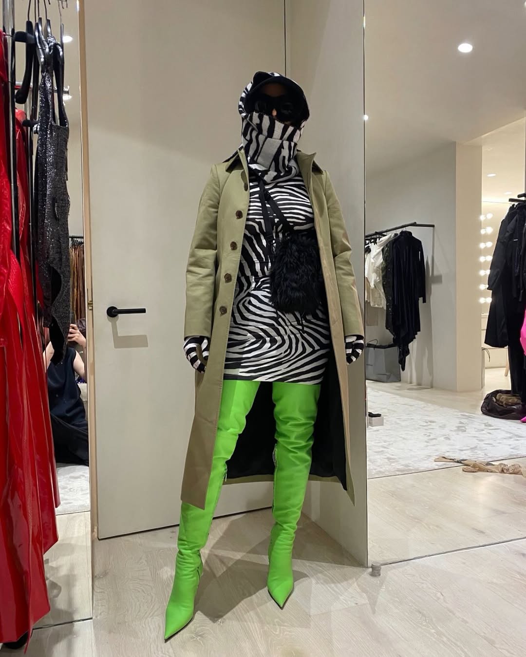 Access_Kardashian_12~30.jpg
