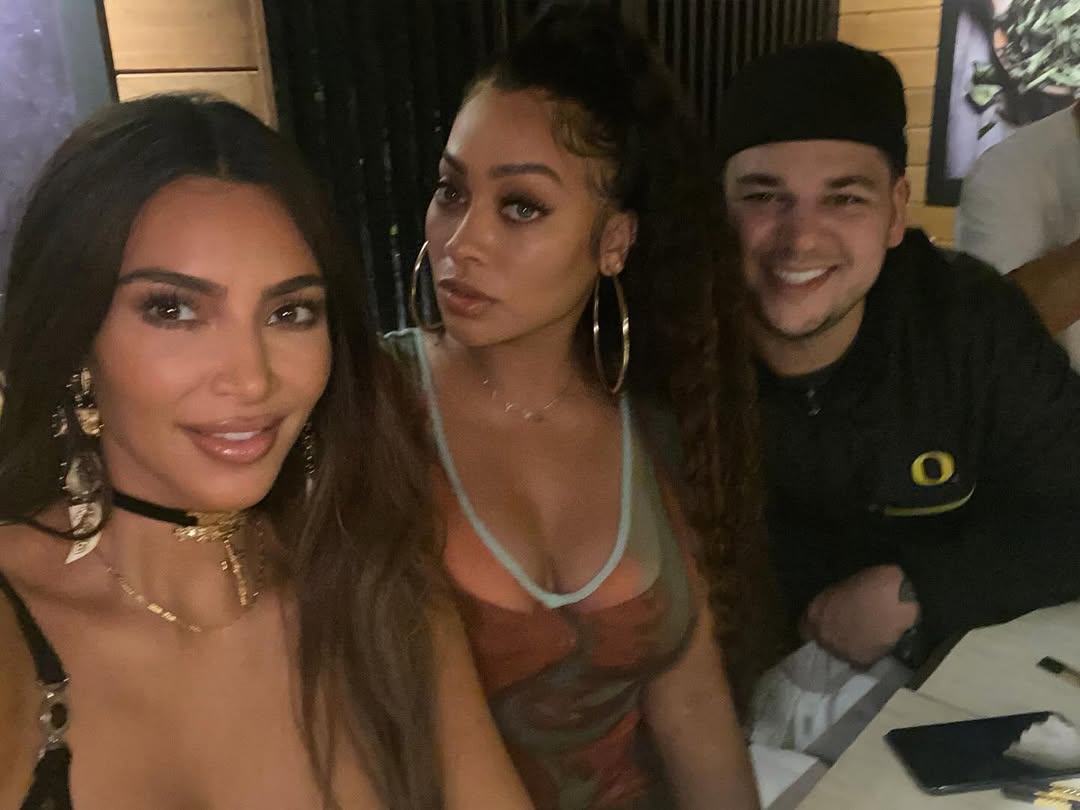 Access_Kardashian_13~16.jpg