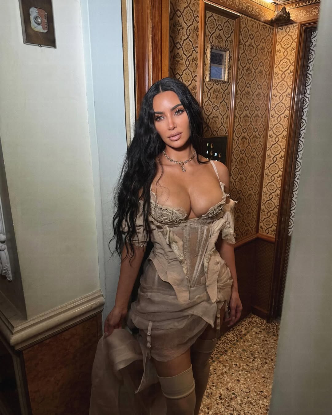 Access_Kardashian_13~18.jpg