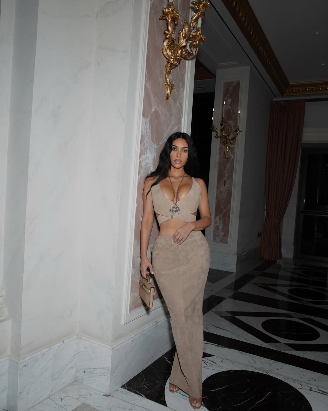 Access_Kardashian_13~26.jpg