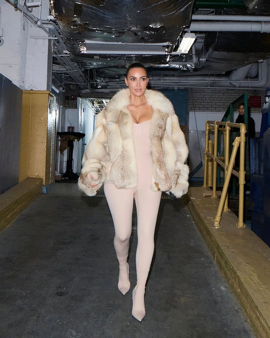 Access_Kardashian_14~2.jpg