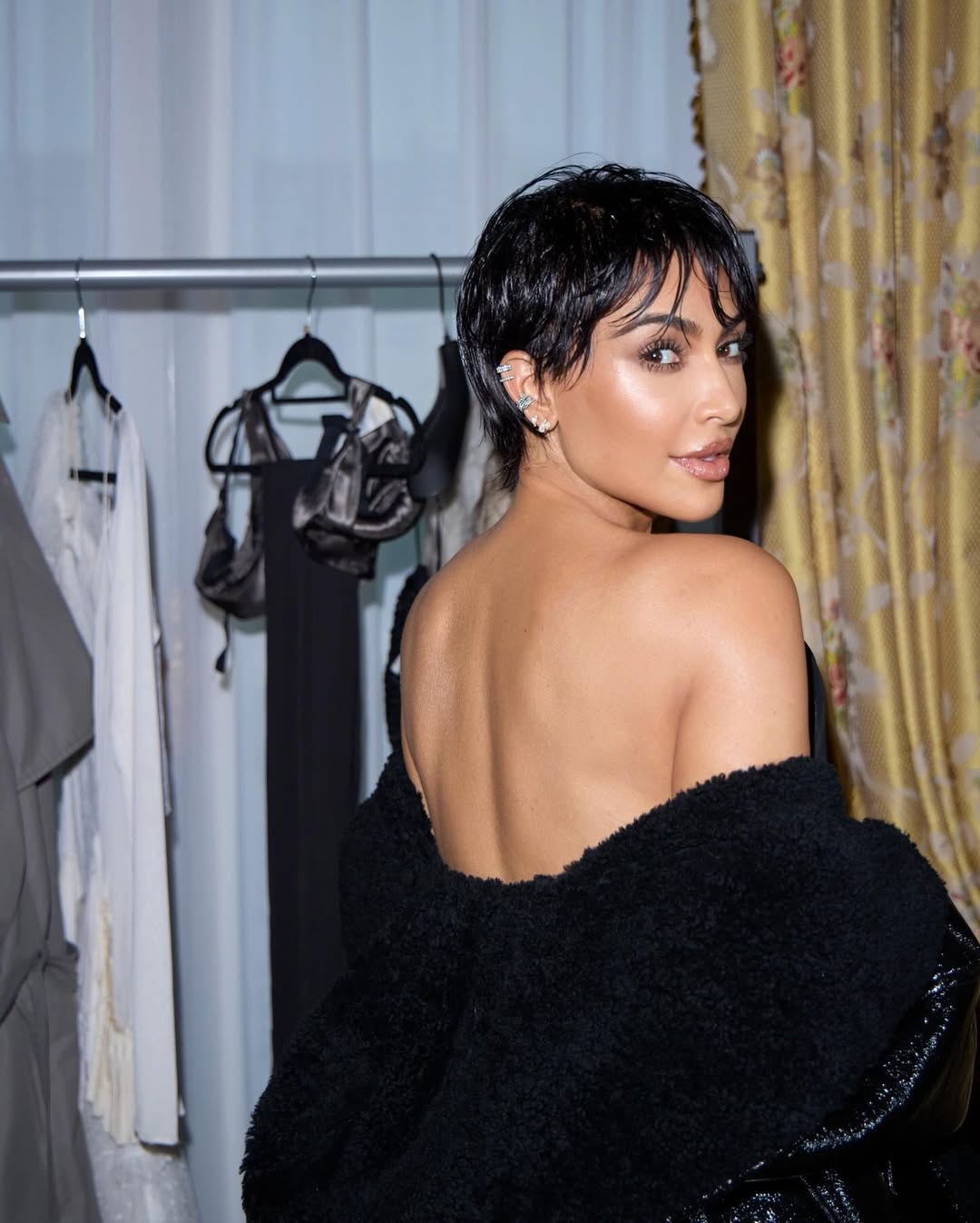 Access_Kardashian_15~24.jpg