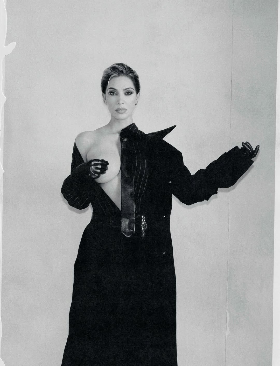 Access_Kardashian_15~28.jpg