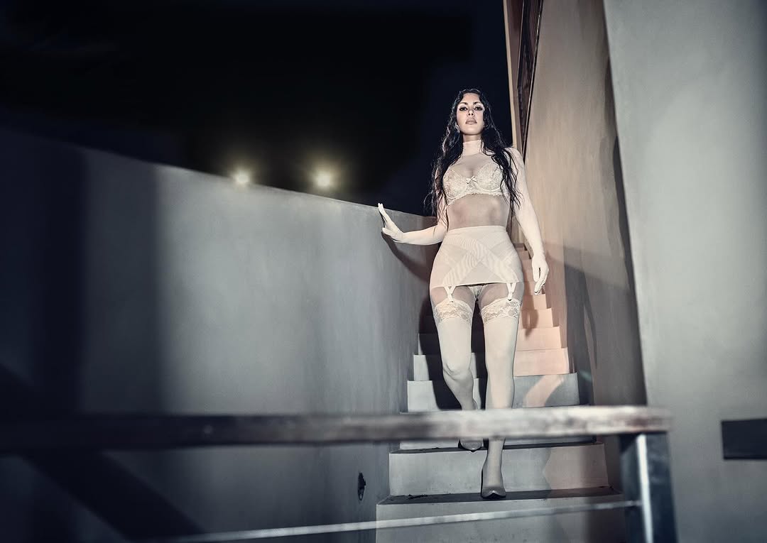 Access_Kardashian_15~5.jpg