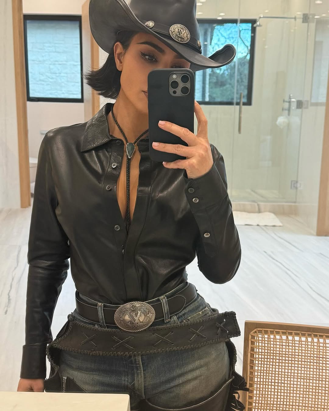 Access_Kardashian_17~2.jpg