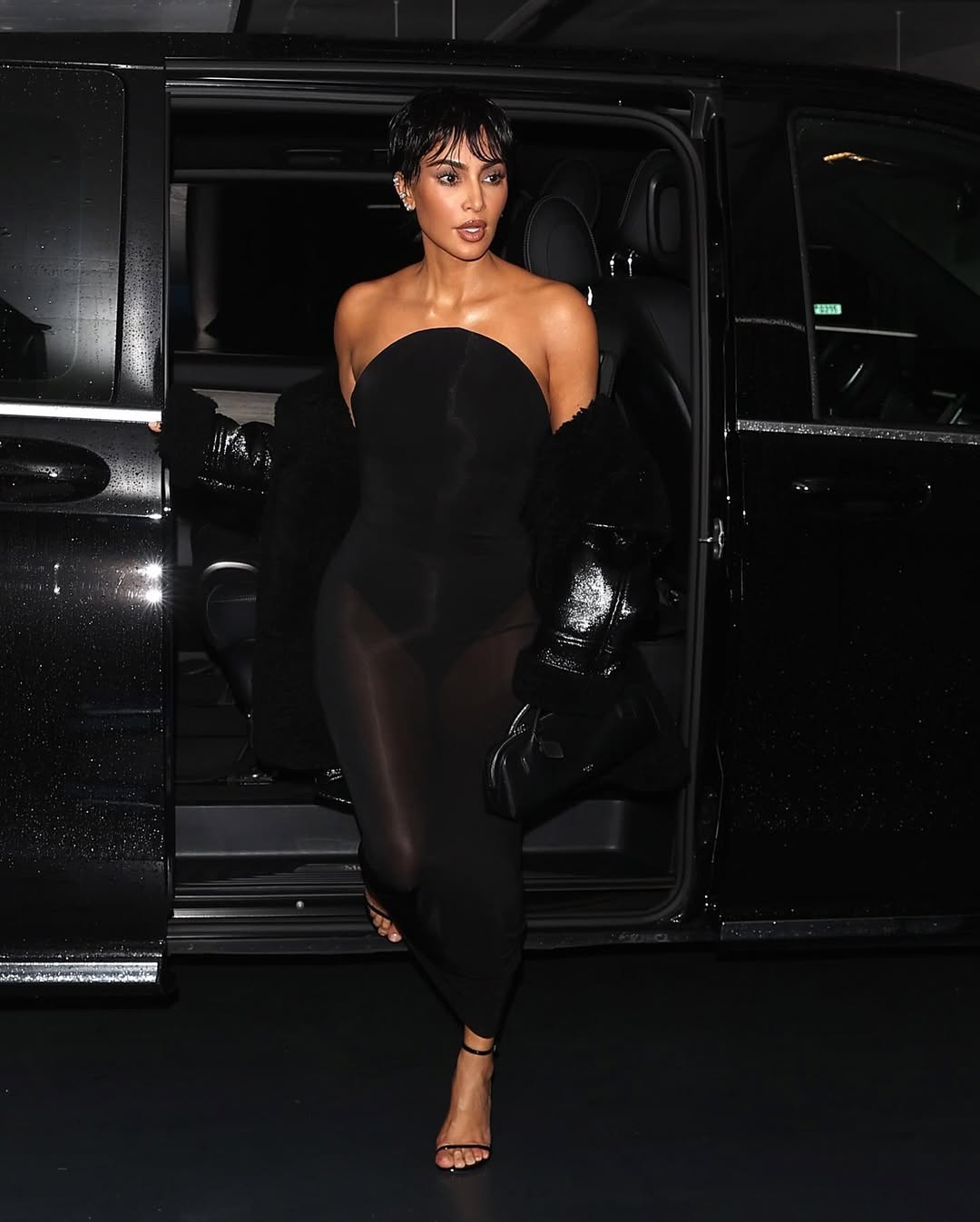 Access_Kardashian_17~21.jpg