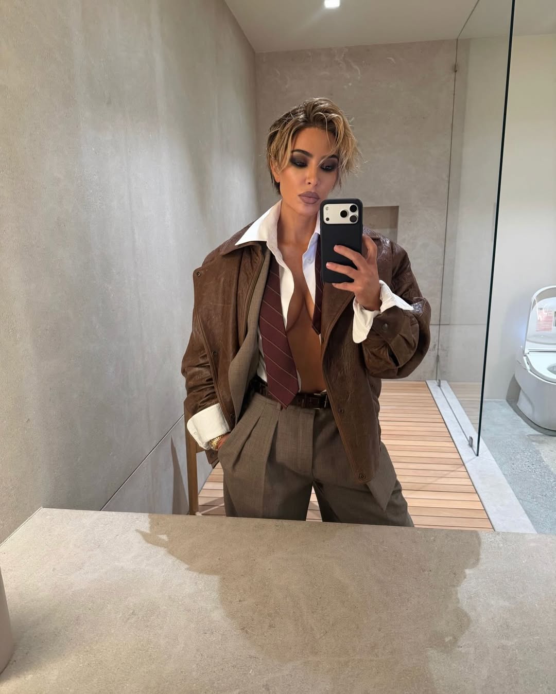 Access_Kardashian_17~24.jpg