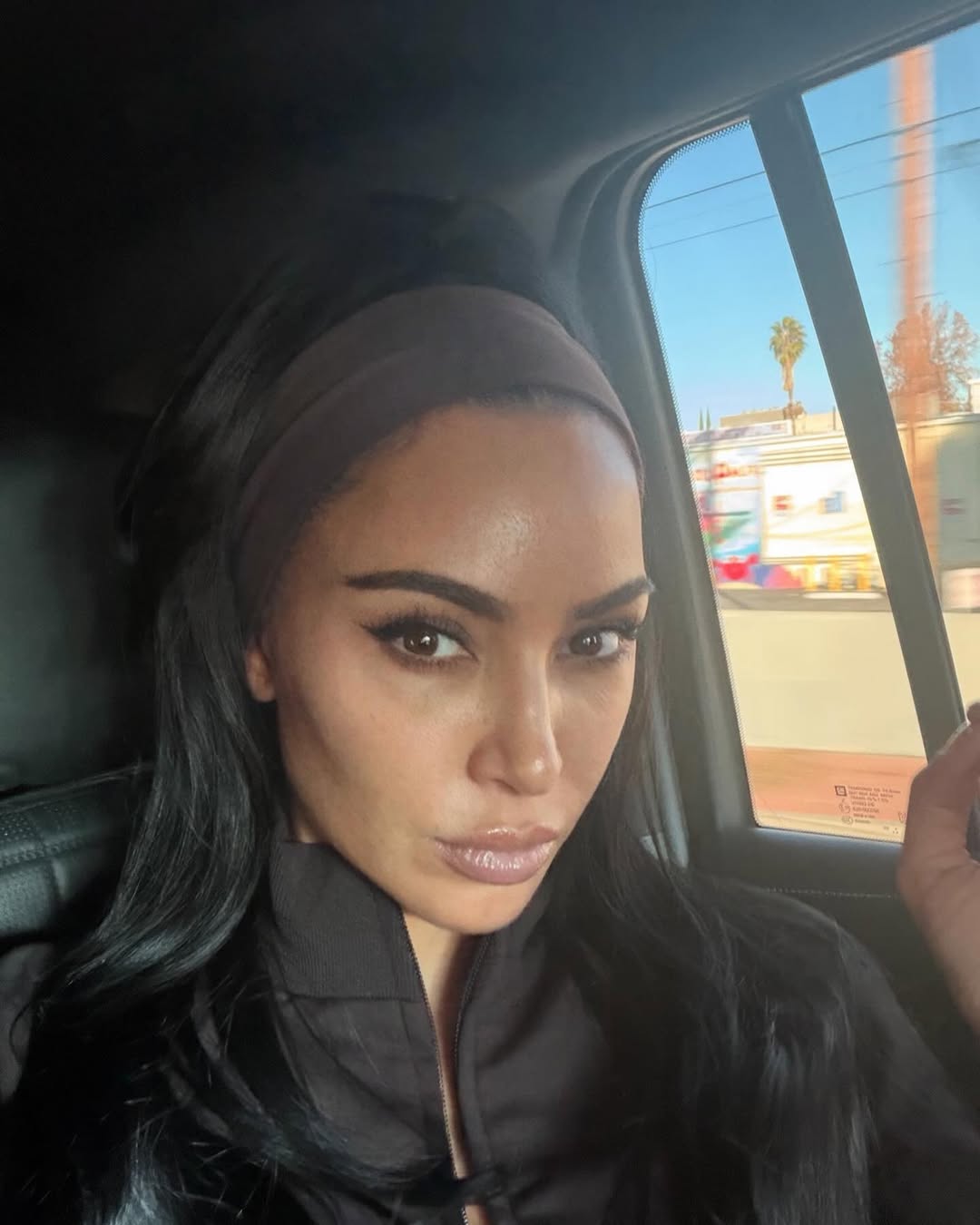 Access_Kardashian_17~25.jpg