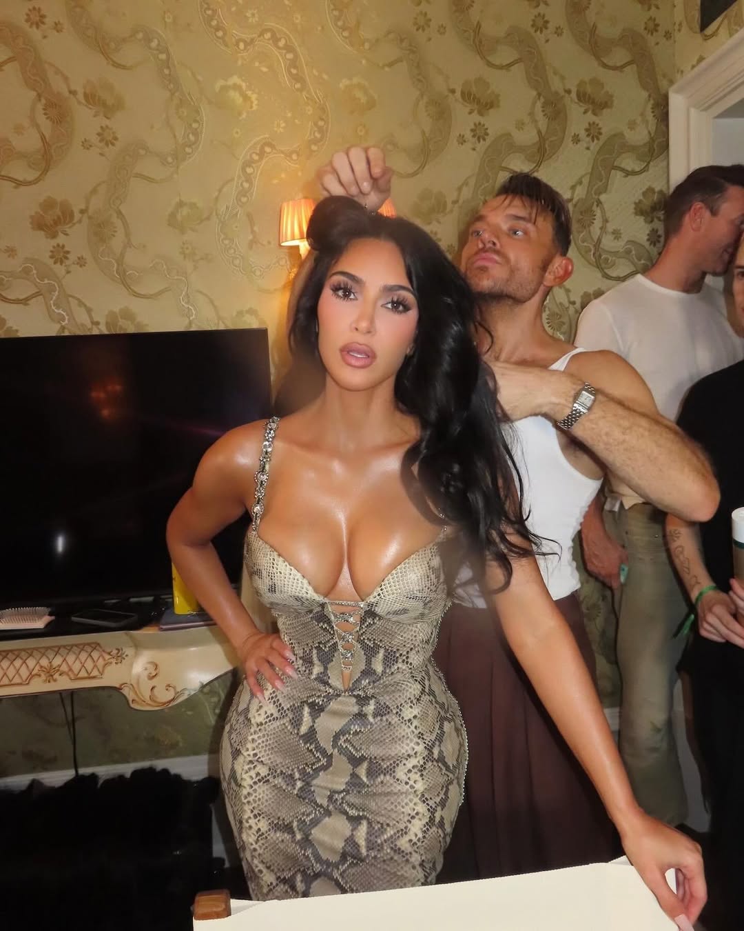 Access_Kardashian_1~20.jpg
