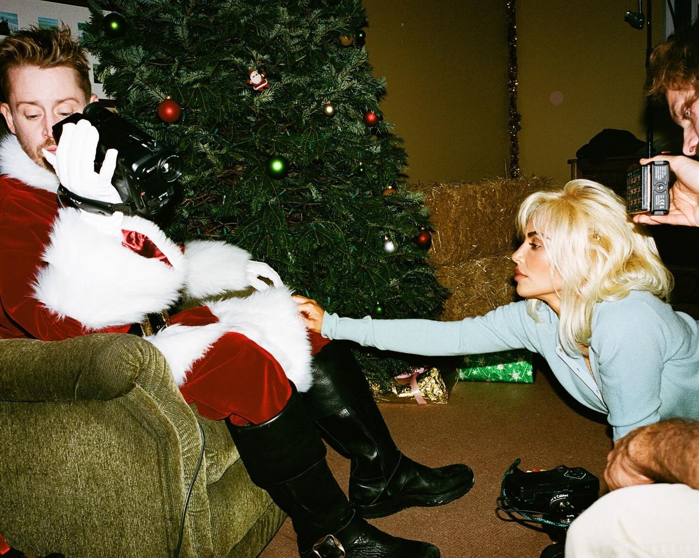 Access_Kardashian_20~0.jpg