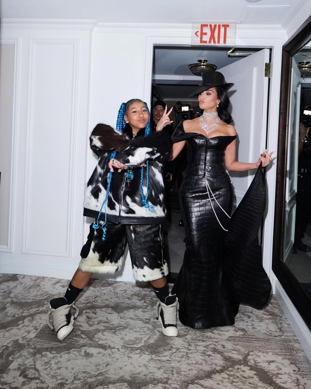 Access_Kardashian_21~3.jpg