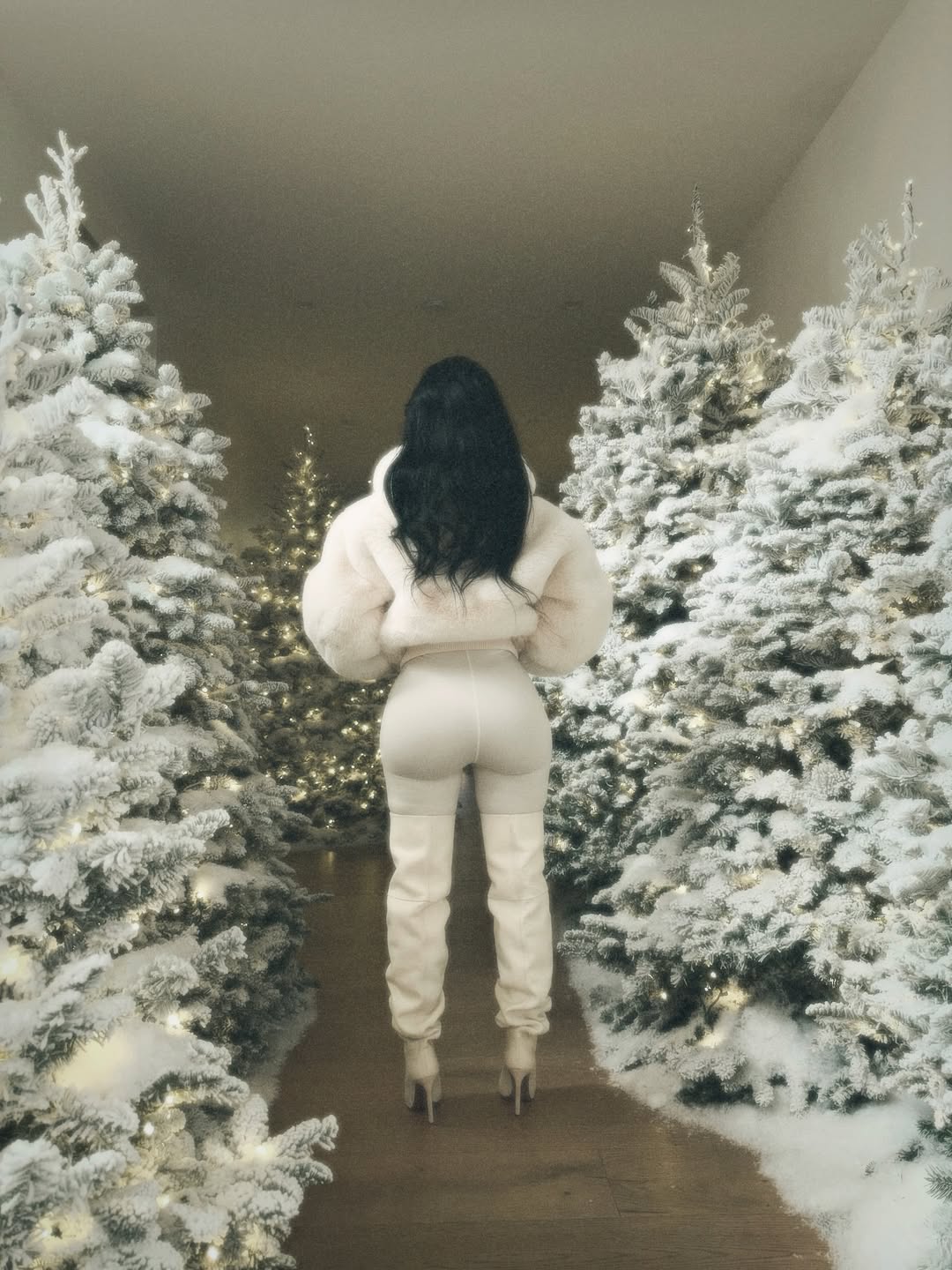 Access_Kardashian_22~8.jpg