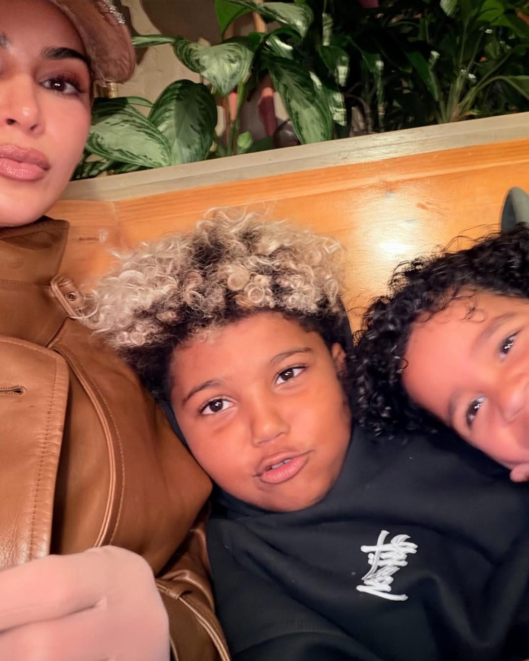 Access_Kardashian_24~6.jpg