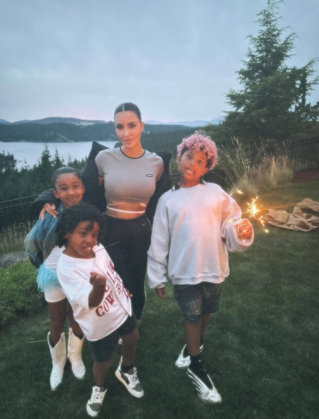 Access_Kardashian_25~2.jpg