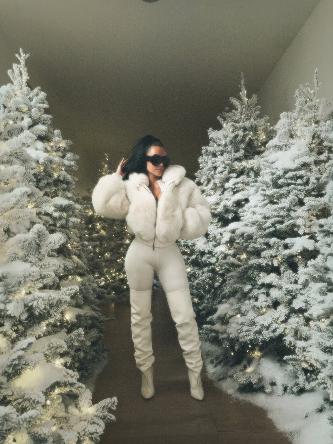 Access_Kardashian_28~3.jpg