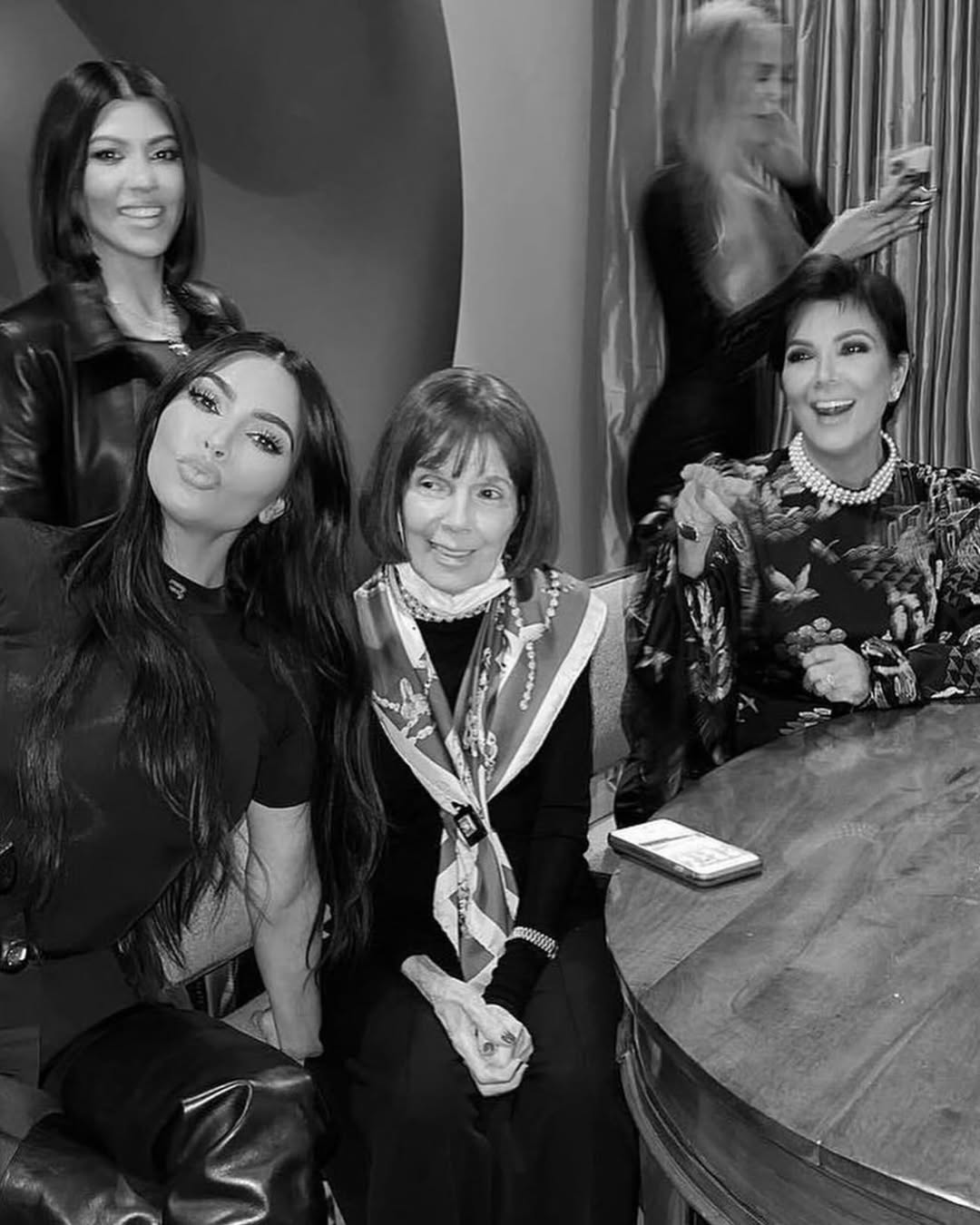 Access_Kardashian_2~42.jpg
