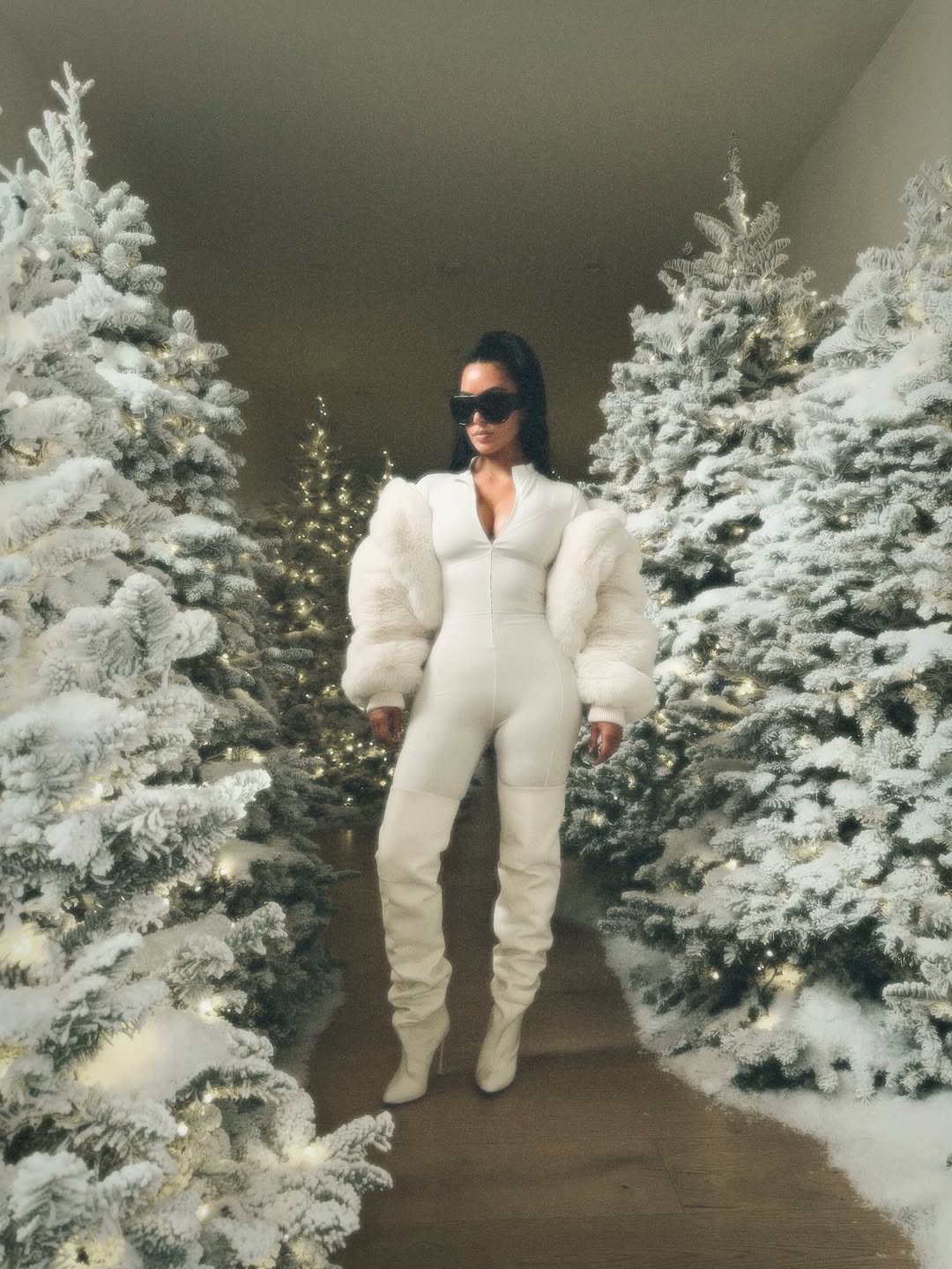 Access_Kardashian_30~2.jpg