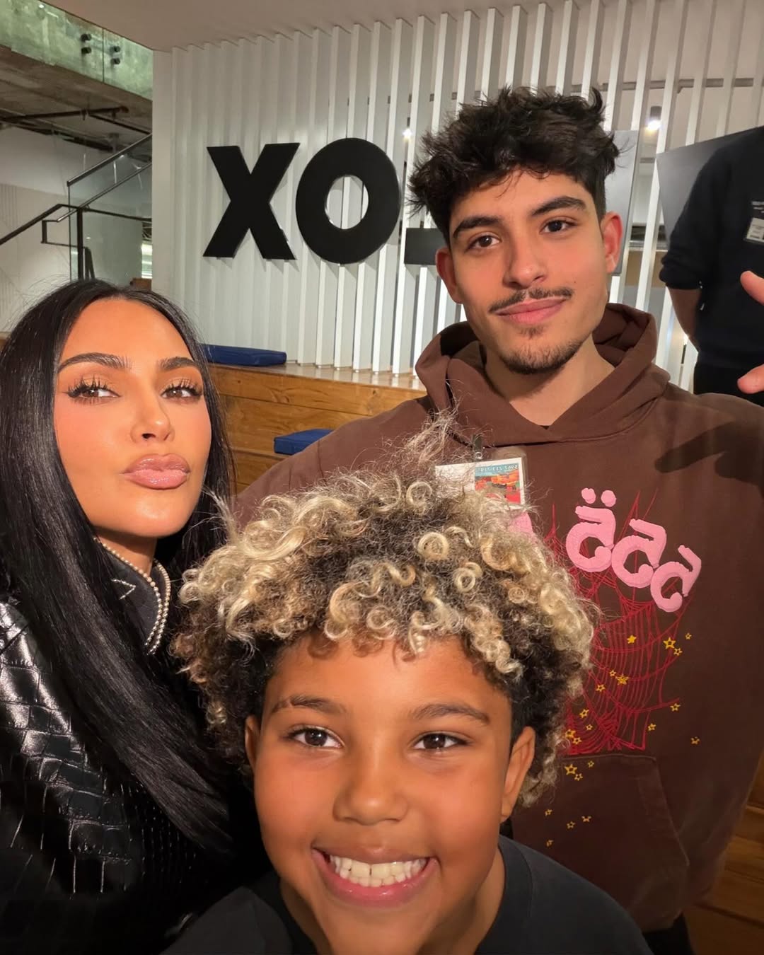 Access_Kardashian_31~2.jpg