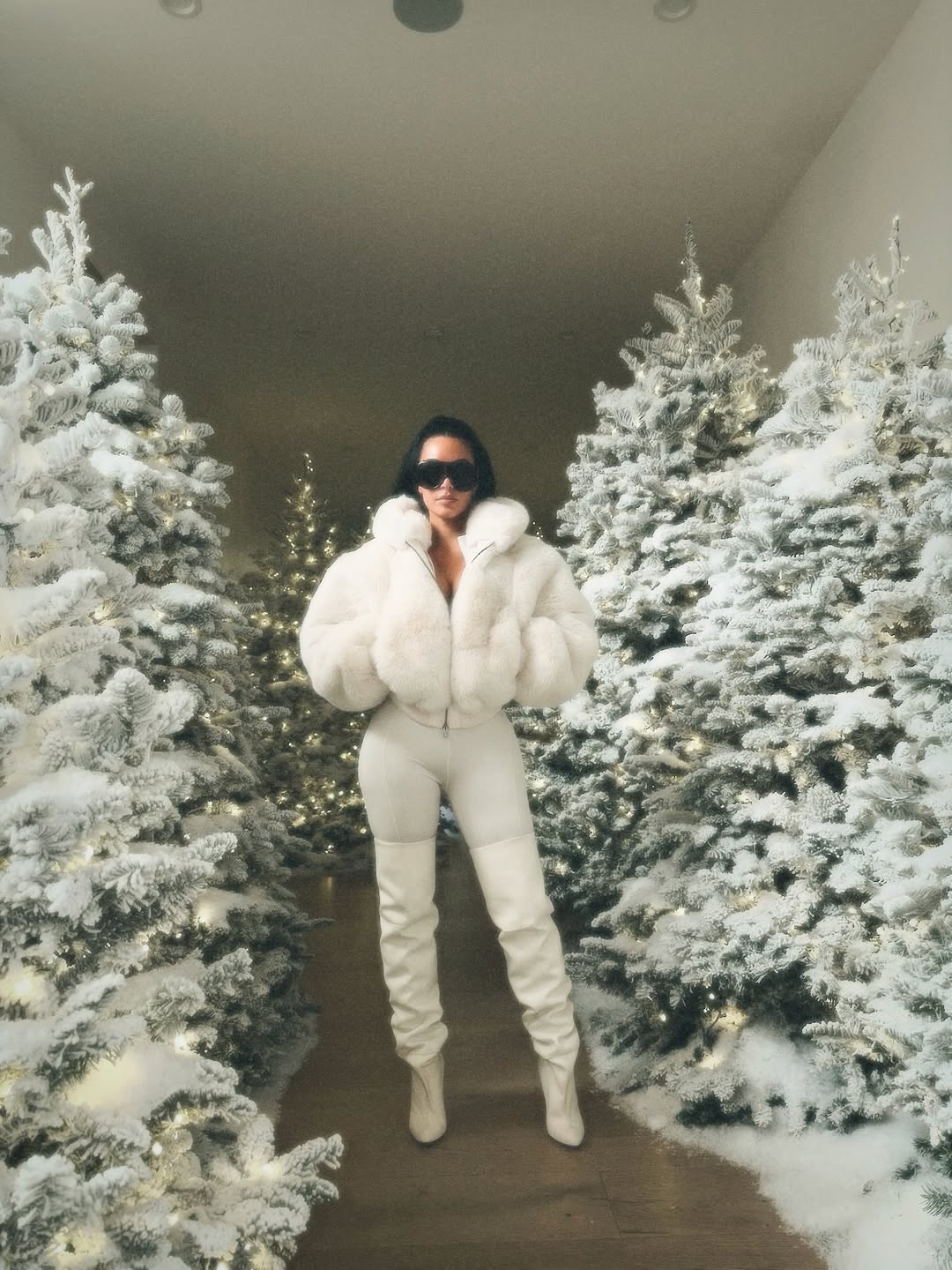 Access_Kardashian_32~2.jpg