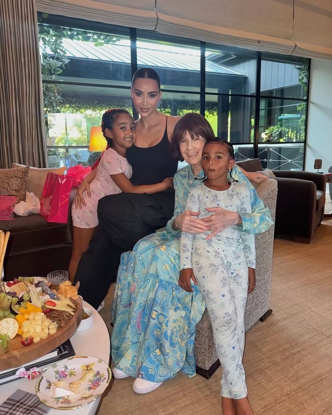 Access_Kardashian_3~13.jpg