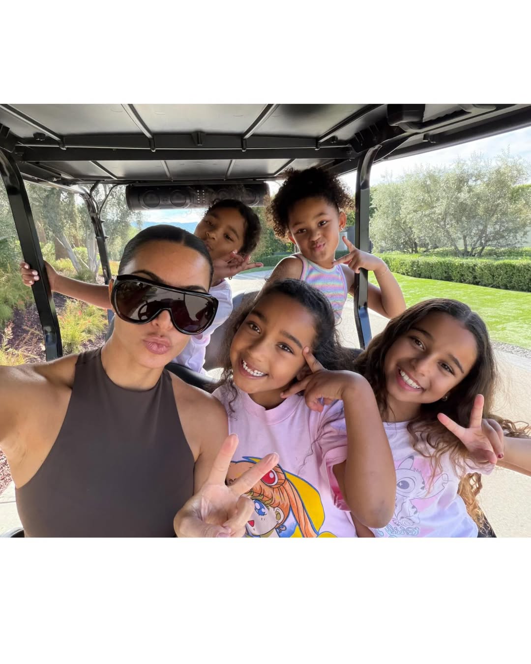 Access_Kardashian_45~1.jpg