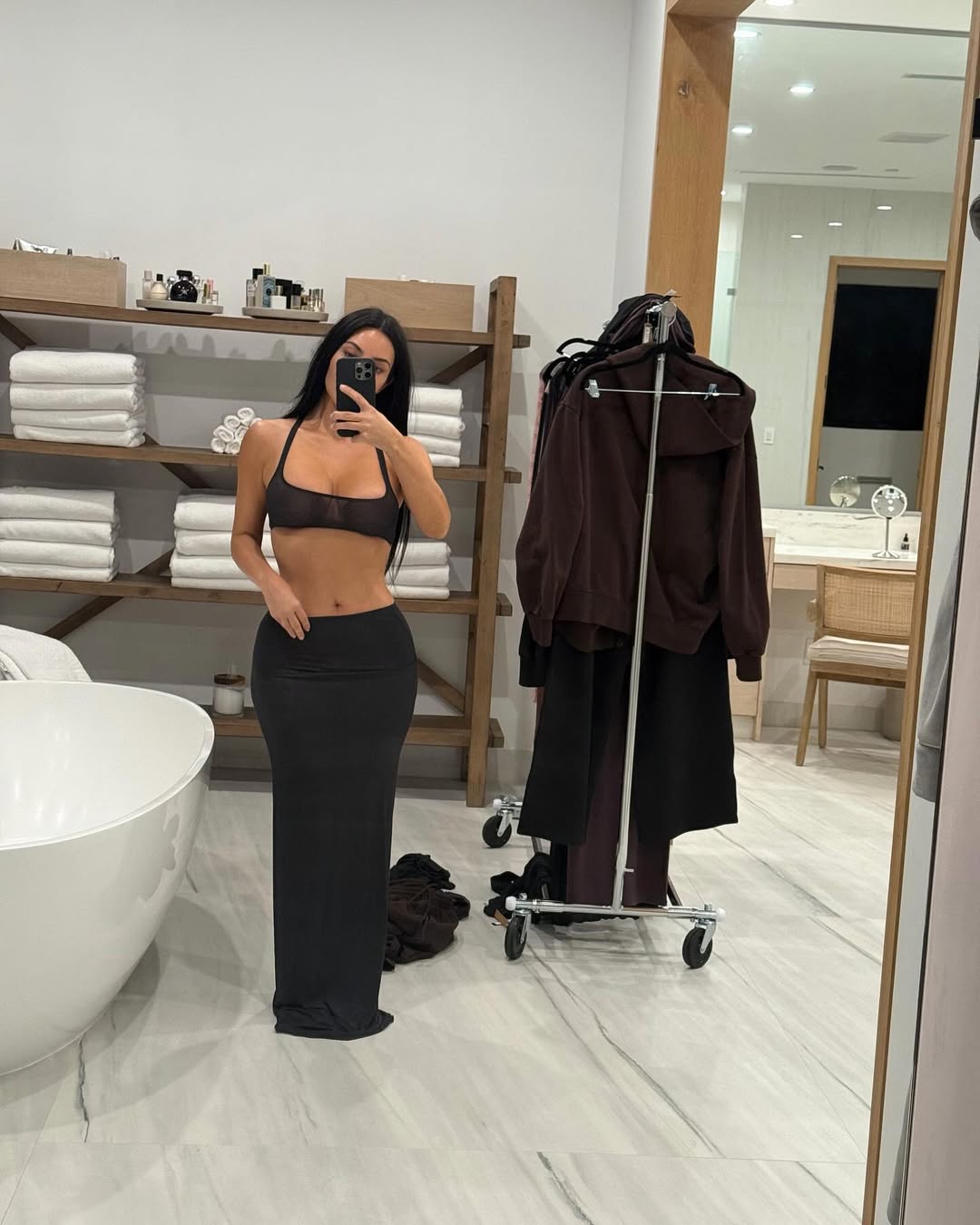 Access_Kardashian_6~28.jpg