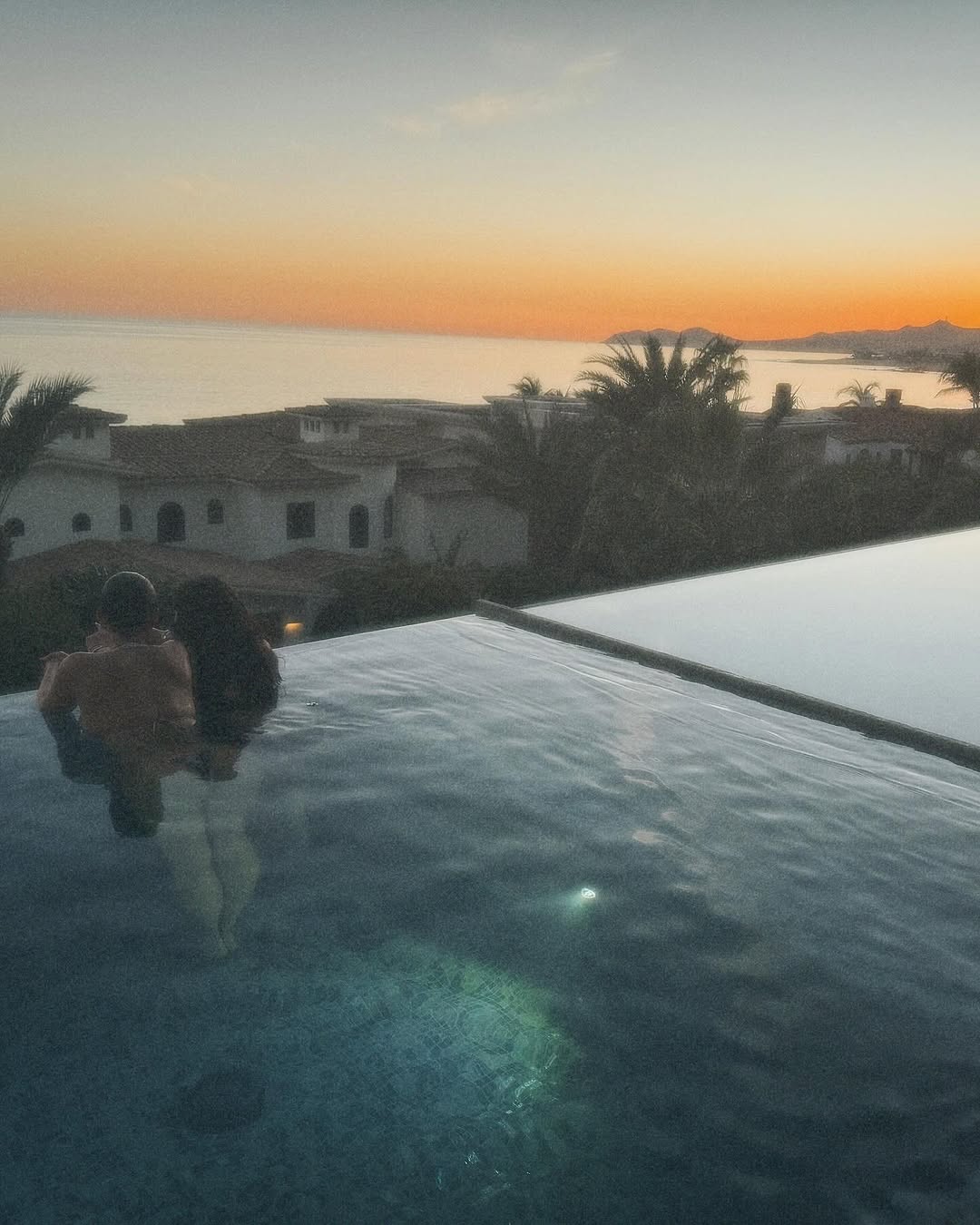 Access_Kardashian_9~2.jpg