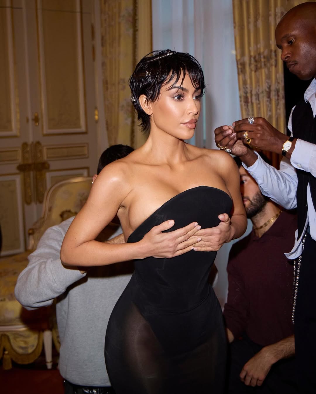 Access_Kardashian_9~24.jpg