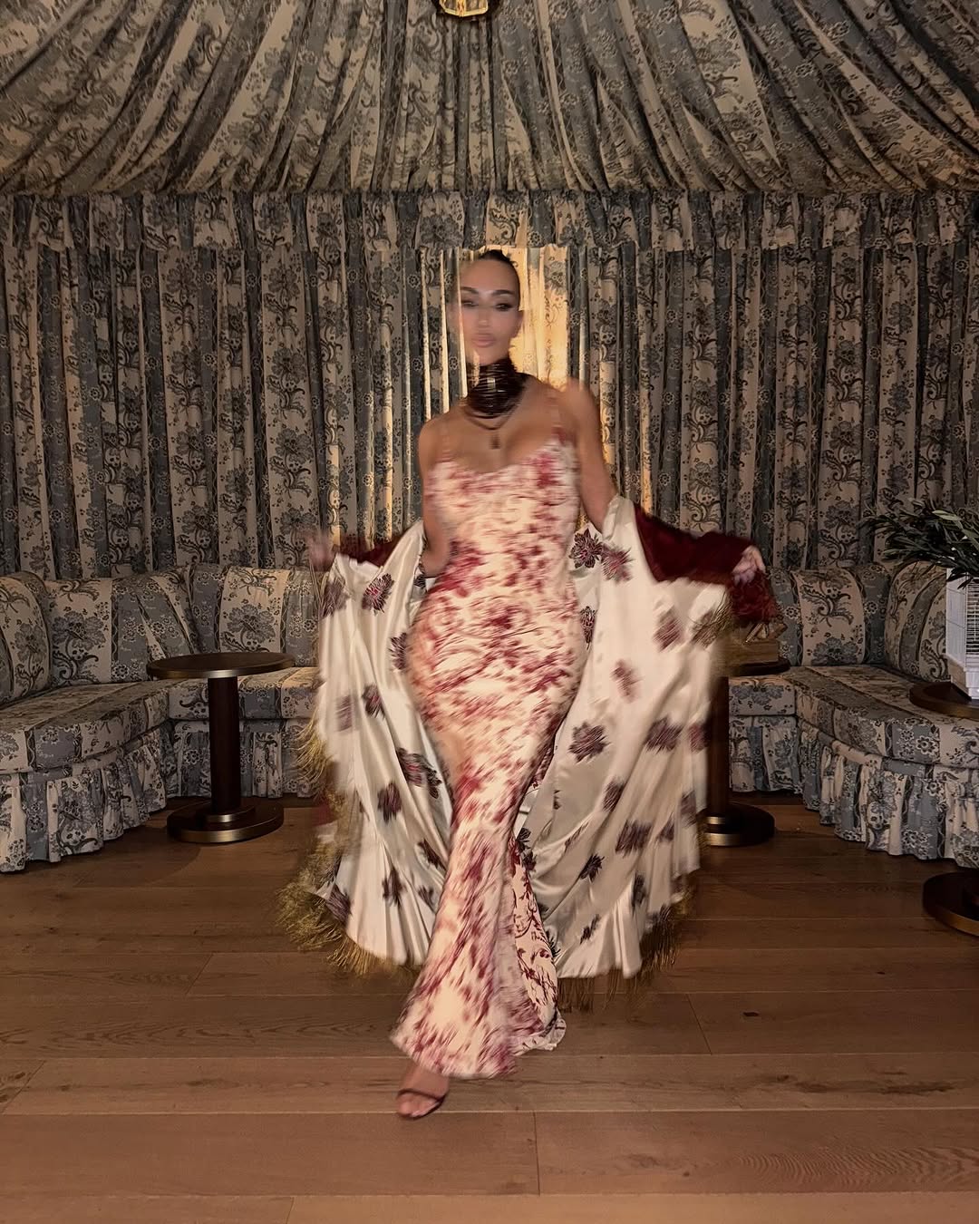 Access_Kardashian_9~8.jpg
