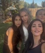 Access_Kardashian_10~20.jpg