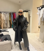 Access_Kardashian_10~30.jpg