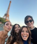Access_Kardashian_11~13.jpg